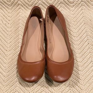 Cute & Simple Tan Flats